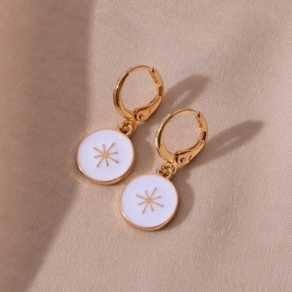 3/$30 💛 Dainty Earrings